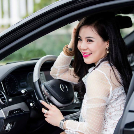 Nhan sắc hút hồn của Nguyễn Thu Trang - bà chủ lô mỹ phẩm 11 tỷ nghi hàng giả 5