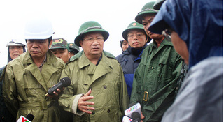 Phó Thủ tướng Trịnh Đình Dũng: 