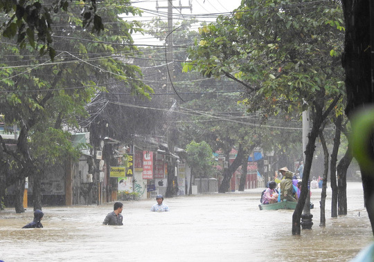 Lũ lớn sau bão ở Quảng Nam