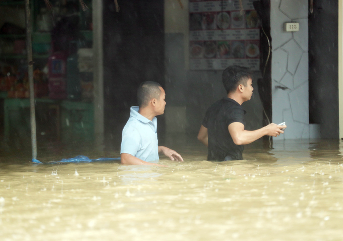 Lũ lớn sau bão ở Quảng Nam nhiều tuyến đường ngập nặng