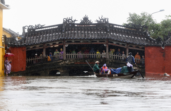 Lũ lớn sau bão ở Quảng Nam, Hội An ngập nặng