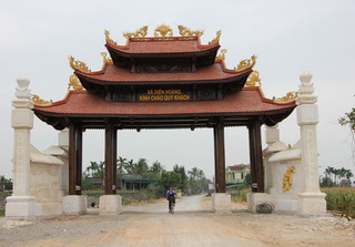 Choáng ngợp với cổng làng bằng gỗ quý hơn 4 tỉ đồng tại Nghệ An