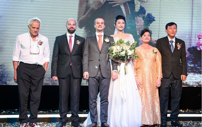 Kha Mỹ Vân cùng chồng Tây tổ chức tiệc cưới tại Việt Nam 5