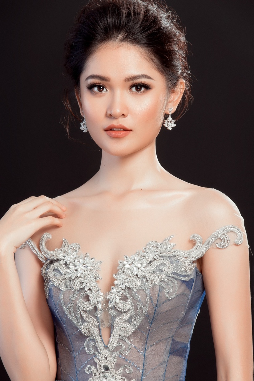 Trang phục dạ hội lộng lẫy của Á hậu Thùy Dung tại Hoa hậu Quốc tế 2017