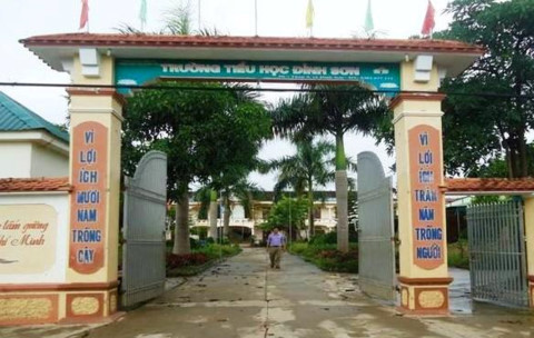 Khởi tố vụ án phụ huynh xông vào trường đánh học sinh, hành hung hiệu trưởng