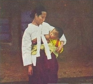 Lạ lùng trang phục khoe trọn vòng một của người Triều Tiên xưa