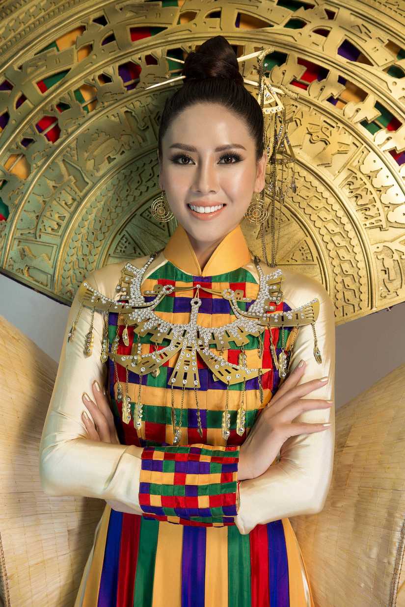 Á hậu Nguyễn Thị Loan mang nón lá, trống đồng lên sân khấu Miss Universe 2017 4
