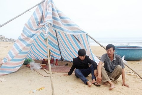 Thi thể học sinh đuối nước ở Thiên Cầm dạt vào biển Quảng Bình