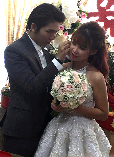 Ca sĩ Khởi My và Kelvin Khánh bất ngờ tổ chức đám cưới 