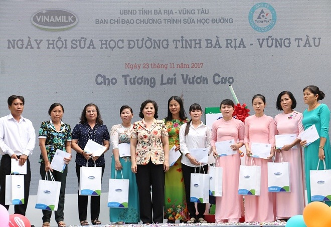 Vinamilk 10 năm đồng hành sữa học đường vì một Việt Nam vươn cao