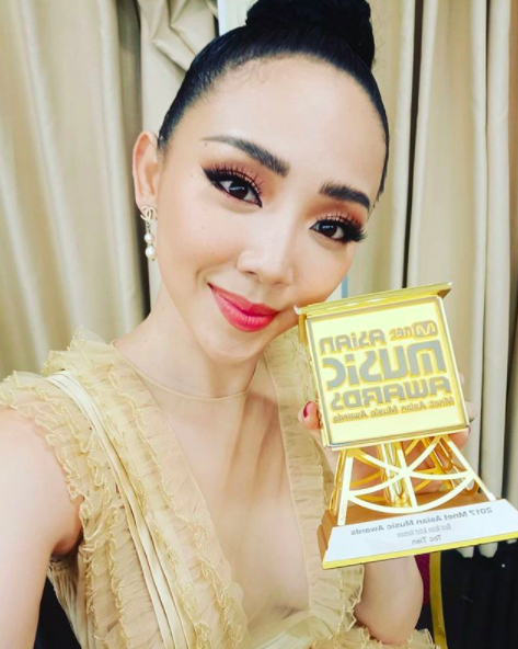 Tóc Tiên chiến thắng giải Best Asian Artist in Vietnam của MAMA 2017 3