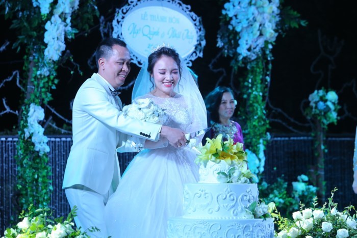 Ngọc Trinh và dàn sao Việt đến chúc mừng hạnh phúc của vợ chồng Nhật Thủy 2