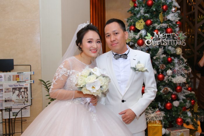 Ngọc Trinh và dàn sao Việt đến chúc mừng hạnh phúc của vợ chồng Nhật Thủy