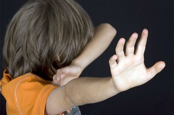 Dấu hiệu giúp bố mẹ nhận biết con bị bạo hành ở trường mầm non