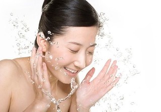 Mùa đông da mặt luôn nứt nẻ, hãy chăm sóc theo cách này để căng mướt và trắng mịn