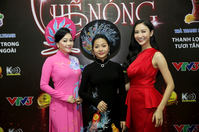 Cô gái tỷ đô Trần Uyên Phương lần đầu khoe giọng hát  