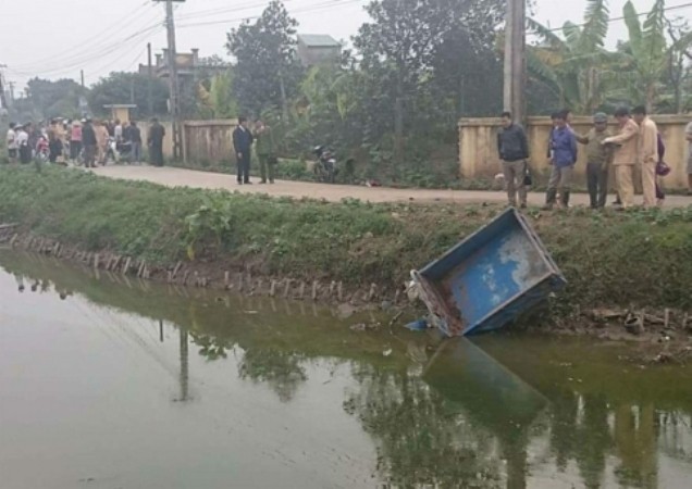 Thái Bình: Xe máy đấu đầu xe 3 bánh, 3 người thương vong