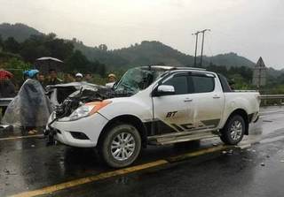 3 ô tô tông nhau trên cao tốc Hà Nội - Lào Cai, 2 bố con thương vong