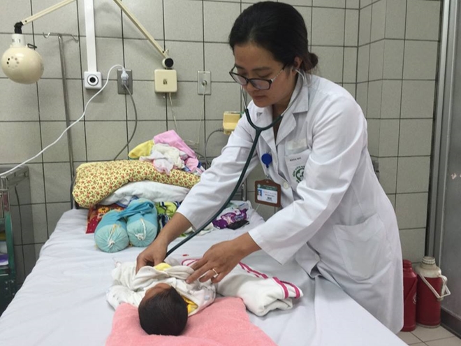 hai bé sinh non ở bệnh viện sản nhi Bắc Ninh được xuất viện