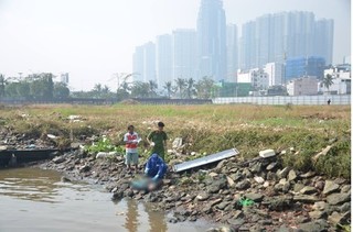 Bàng hoàng phát hiện thi thể phụ nữ lập lờ trên sông Sài Gòn