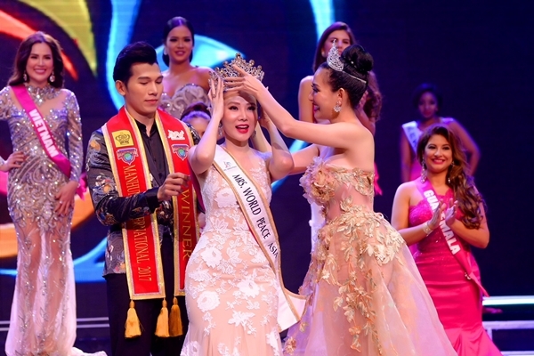Dương Yến Ngọc đăng quang Hoa hậu Quý bà Hòa bình Thế giới 2017