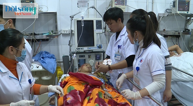 Sập lan can trường học ở Bắc Ninh, cháu Quốc Anh nặng nhất các bác sĩ đang chỉ định mổ
