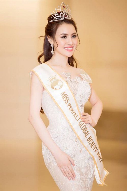 10 ngày có 8 người đẹp Việt đăng quang Hoa hậu