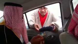 Thời đại cho ăn xin tiền lẻ qua rồi, bây giờ phải quẹt thẻ mới hợp mốt