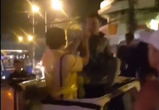 Phẫn nộ tài xế hành hung CSGT giữa phố ở Đồng Nai