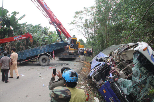 Những hình ảnh kinh hoàng trong vụ tai nạn xe khách tại Quảng Nam