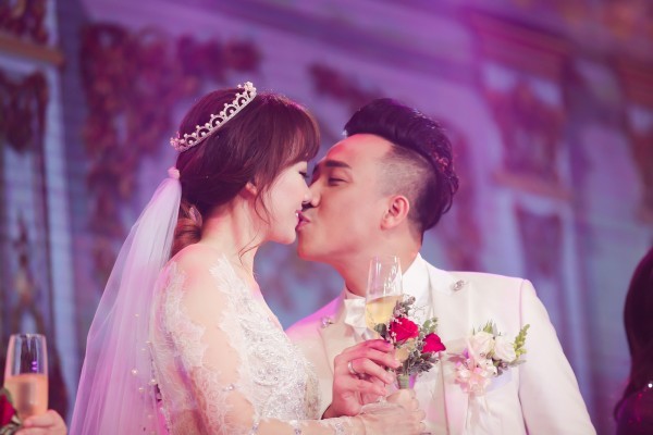 Kỉ niệm ngày cưới, Trấn Thành tiết lộ đã lừa dối Hari Won đêm cầu hôn
