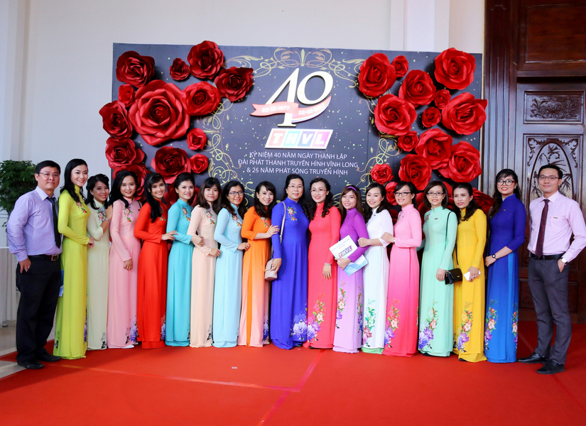 Sao Việt đổ bộ xuống Đài PTTH Vĩnh Long mừng kỷ niệm 40 năm thành lập 6