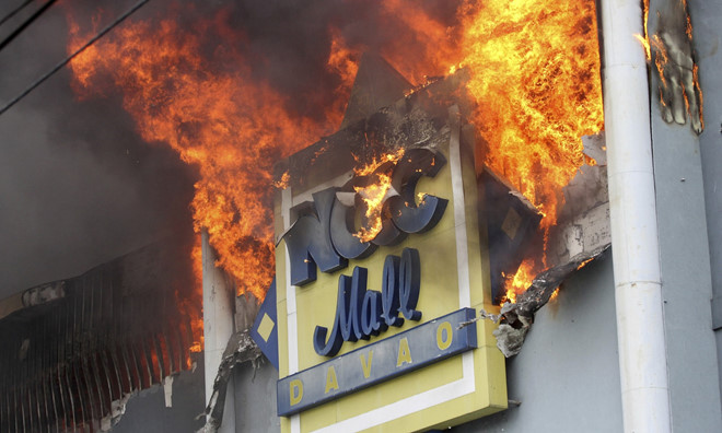 Trung tâm mua sắm ở Philippines chìm trong biển lửa, gần 40 người chết