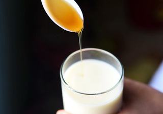 Thực hư mật ong uống với sữa đậu nành gây chết người