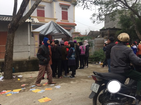 Người dân tiễn đưa 3 mẹ con bị chồng sát hại dã man ở Thanh Hoá