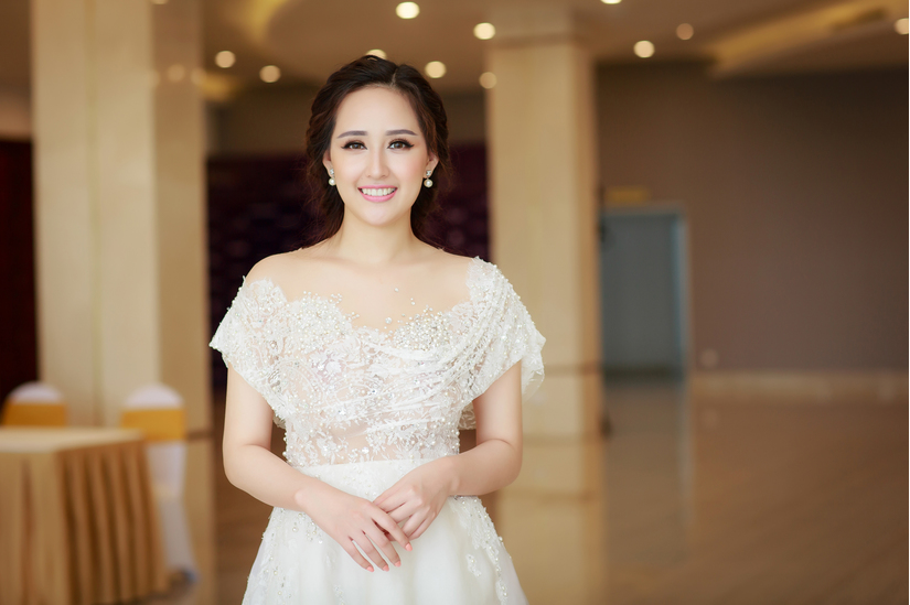 Mai Phương Thuý quyến rũ chấm thi tổng duyệt áo dài Hoa hậu hoàn vũ 2017