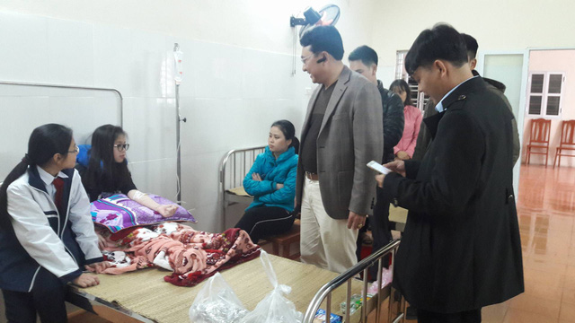 Công ty thép Việt Nhật đến thăm hỏi học sinh tại bệnh viện