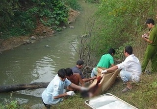 Lào Cai: Phát hiện thi thể nam giới cạnh bờ suối