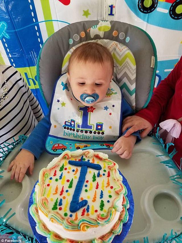 Liên quan đến vụ bé con chết dưới bánh xe của mẹ