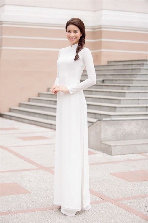 Hoa hậu Phạm Hương – Nữ hoàng váy trắng showbiz Việt 10