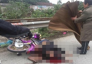 Hà Nam: Không làm chủ được tốc độ, nam thanh niên đi xe máy tông vào rào chắn tử vong