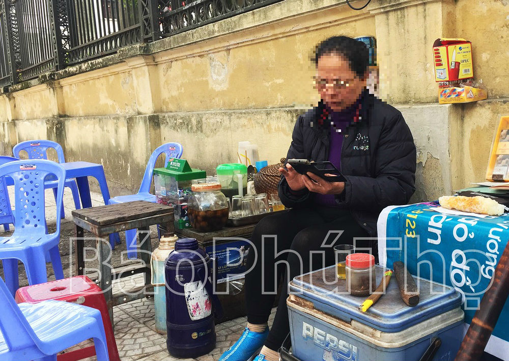 Phú Thọ: Bà ngoại tá hỏa khi thấy cháu suýt bị bắt cóc lên xe