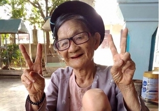 Nghệ An: Cụ bà 82 tuổi nhảy “hip hop” cực chất
