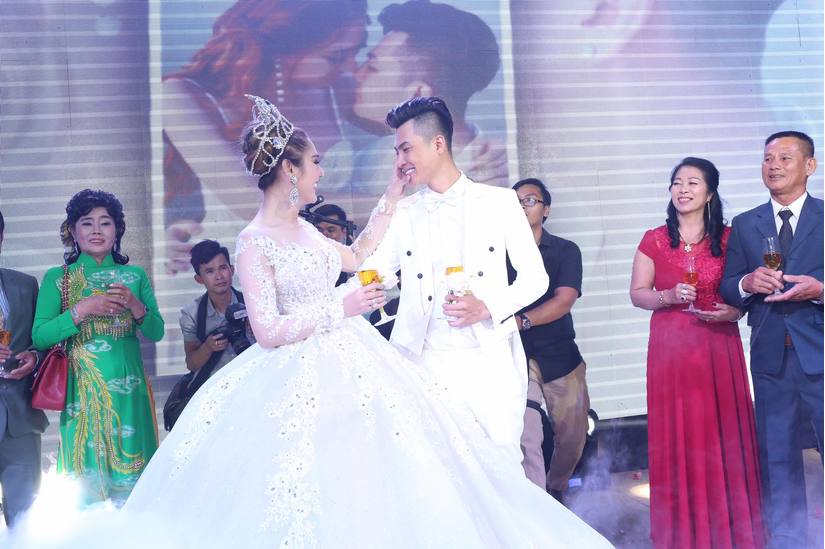 Lâm Khánh Chi lấy nước mắt khán giả với ca khúc mới trong đám cưới thế kỉ 