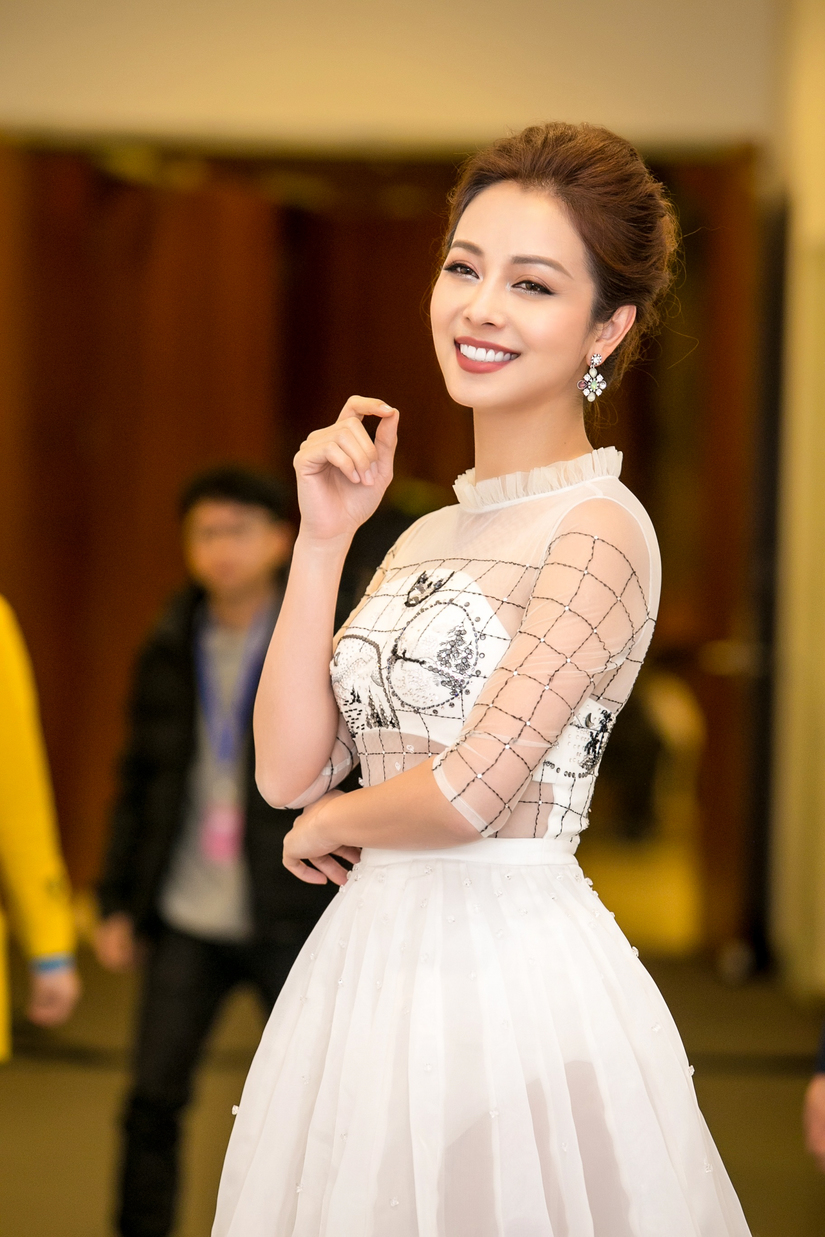  Jennifer Phạm lần đầu đứng chung sân khấu với MC Lại Văn Sâm