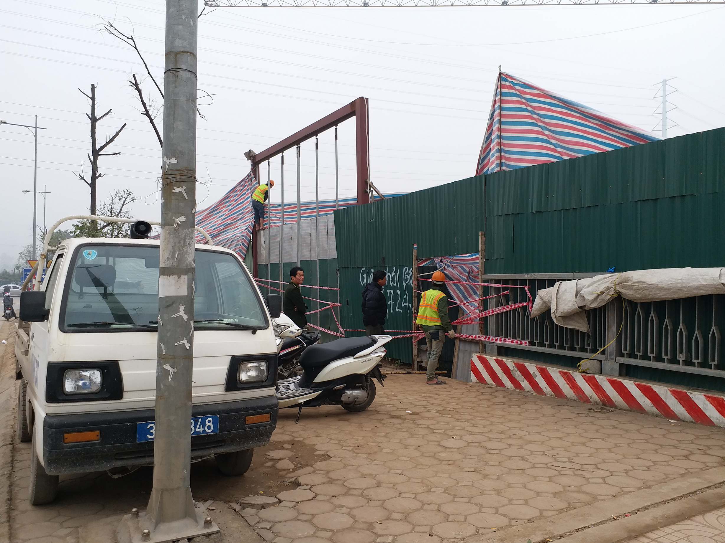 Sập giàn giáo 6 người thương vong ở Hà Nội