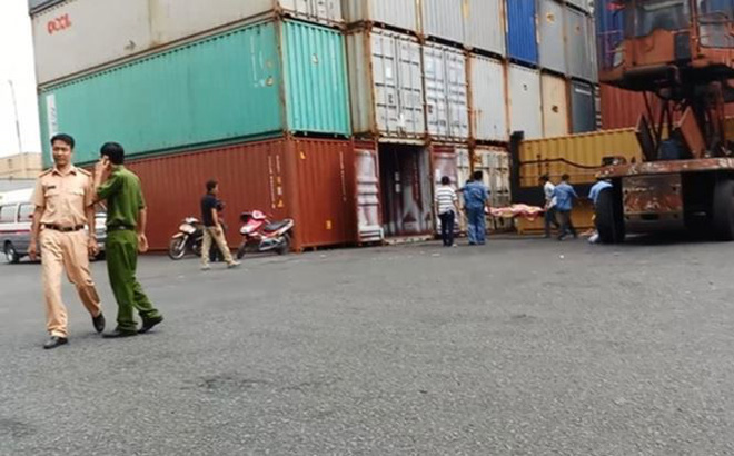 Phát hiện một tài xế bị thùng container đè chết trong cảng