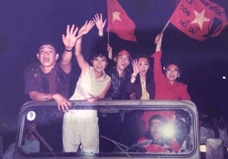 Đua xe ăn mừng chiến thắng, ca sĩ Phương Thanh từng bị công an bắt