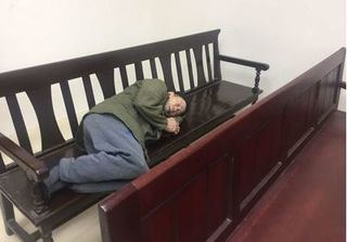 Bị cáo 79 tuổi hiếp dâm bé 3 tuổi ở Ba Vì lại vạ vật tại toà trong phiên xử phúc thẩm