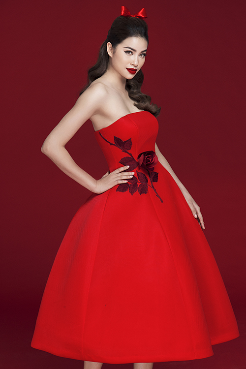 Hoa hậu Phạm Hương rực rỡ kiêu sa trong loạt đầm đỏ